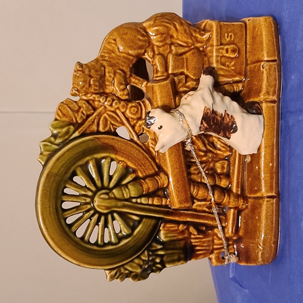 EUC Flawless 1950's 2Tone Spinning Wheel Dog Planter